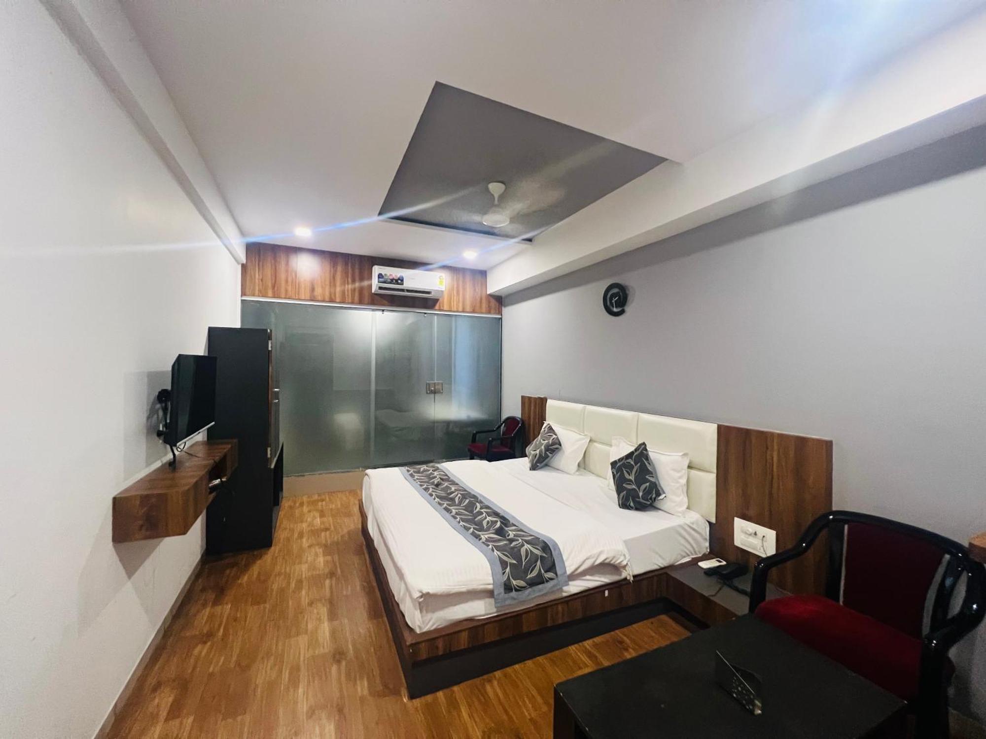 The Valentine Hotel Szúrat Kültér fotó